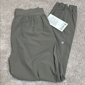Lululemon NWT Adapted State Gray Moss Joggers sz 6